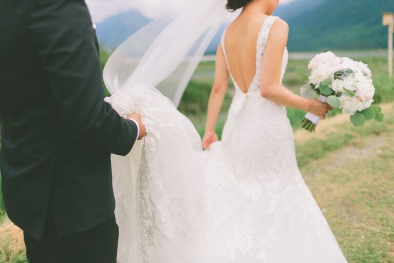 suknia ślubna z trenem