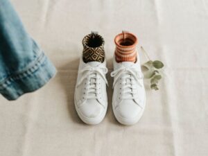 stylowe skarpetki do białych butów